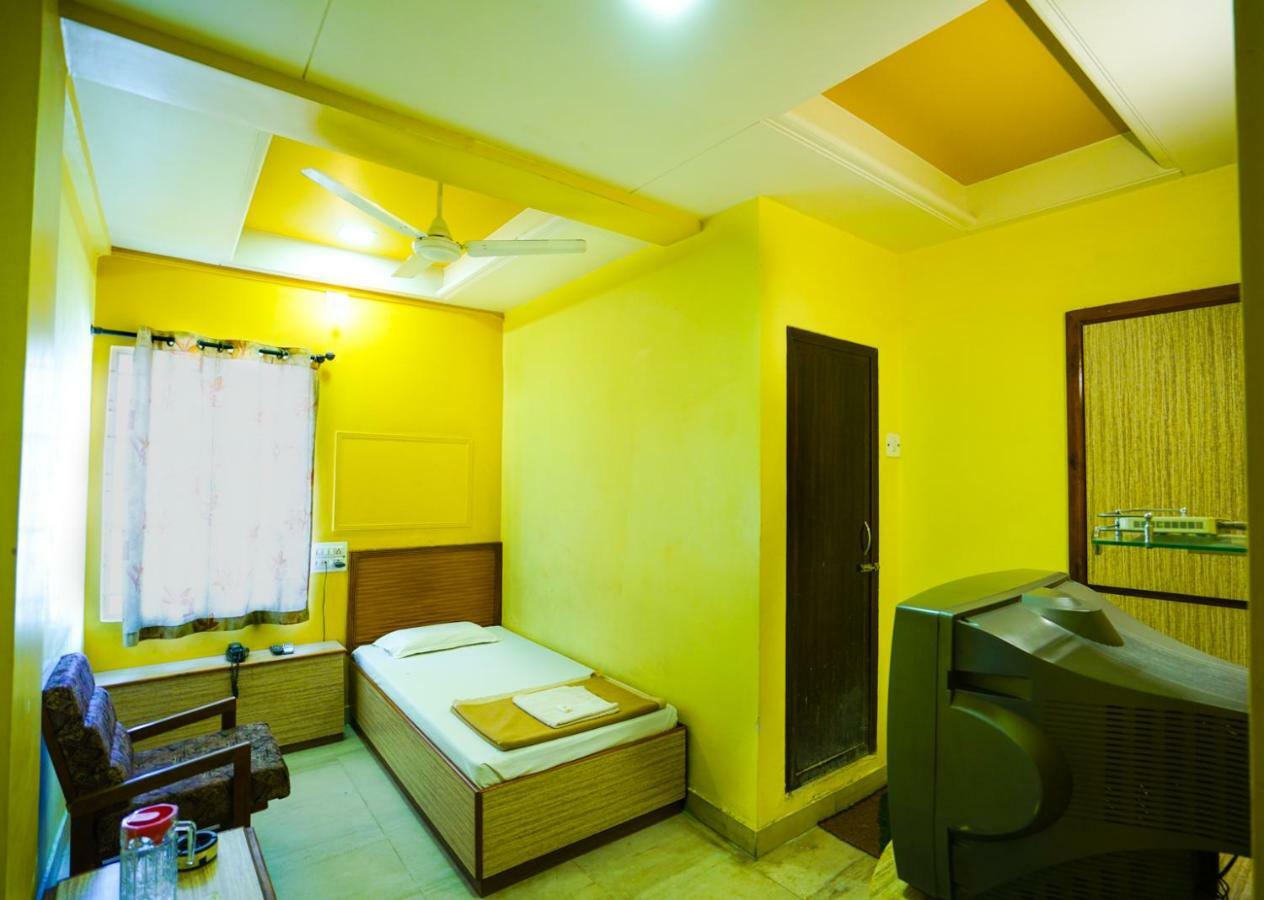 Hotel Ashiana Jāmnagar 外观 照片
