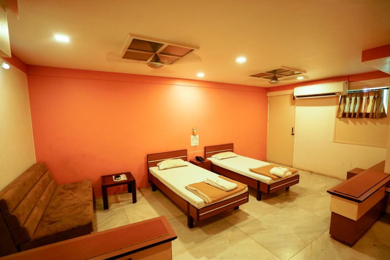 Hotel Ashiana Jāmnagar 外观 照片