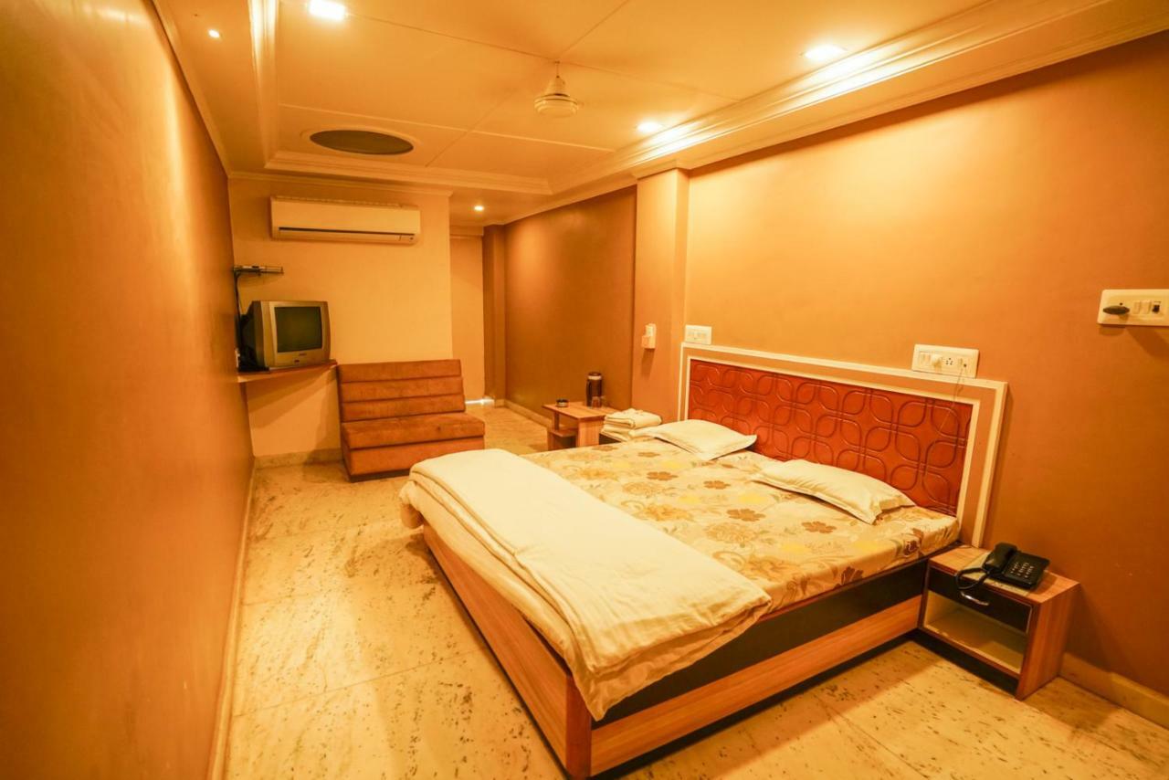 Hotel Ashiana Jāmnagar 外观 照片